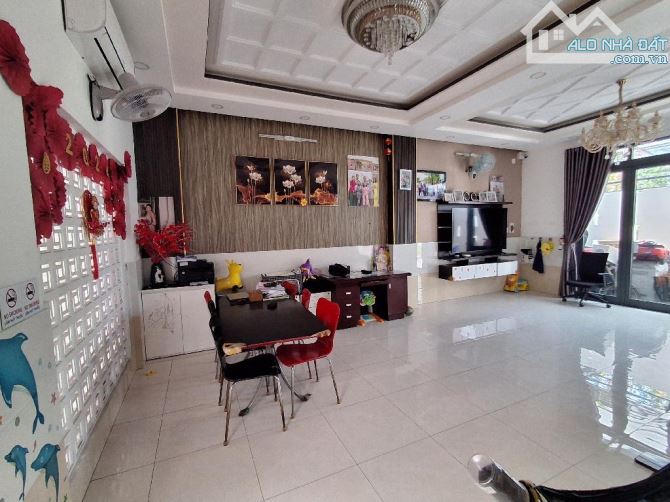 Nhà đẹp 92m2 ngang 8.1m, 3 tầng, oto ngủ trong nhà - 7