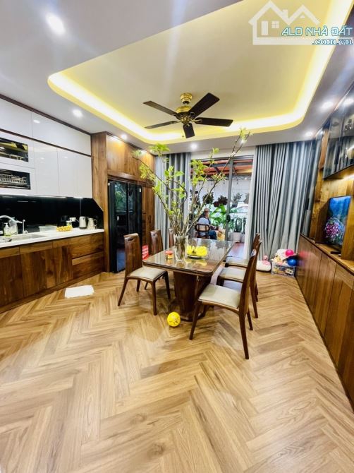 Bán nhà mặt phố cổ hiếm có phố Phùng Hưng-phường Hàng Mã -Quận Hoàn Kiếm