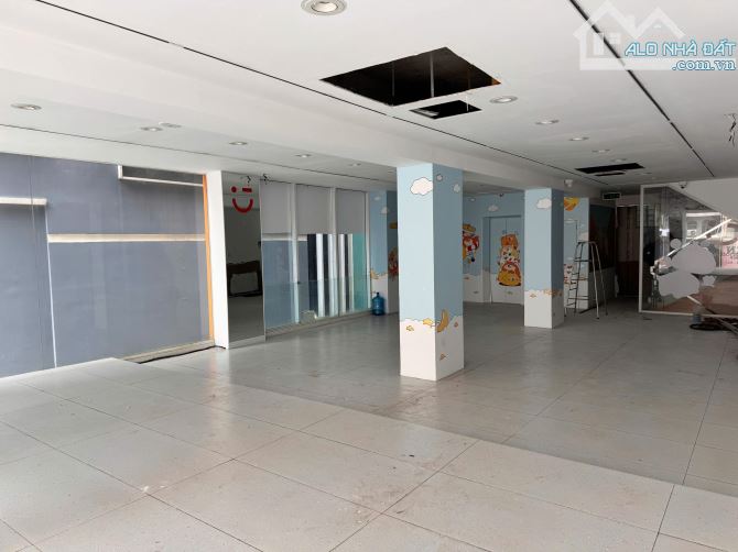 🏢 MẶT TIỀN NGUYỄN TRÃI Q.5 - NGUYÊN CĂN 7 LẦU 900m2 giá 3️⃣8️⃣0️⃣tr/th - 8