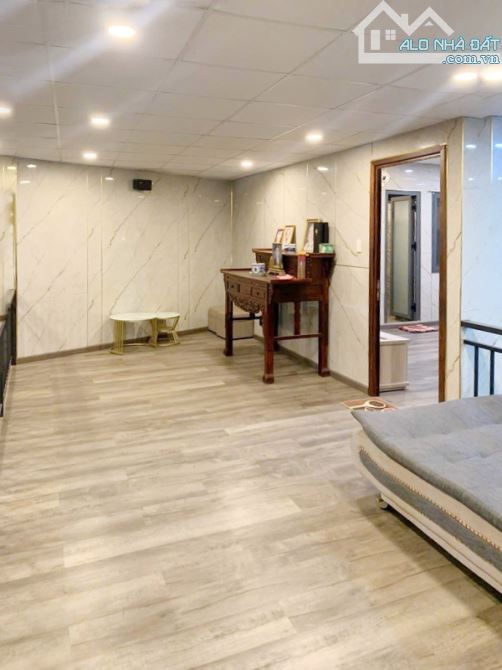 Hiếm, Nhà Ngô Quyền Q10, 82m², MT 5m, vuông A4, giếng trời, thang máy, gần Chợ Rẫy. 32.8tỷ - 8