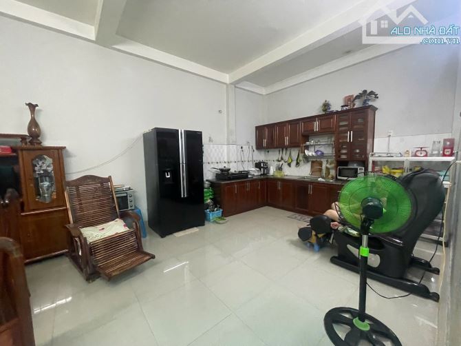 ✅Nhà mặt tiền đường Dương Hiến Quyền, cách biển chỉ 170m, giá tốt .