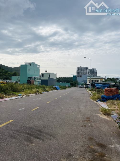 Sản phẩm mới dt 87.5m. Giá 2tỷ850🌷. Đất Gara Quyền Tây Sơn . Phường Quang Trung. Quy Nhơn