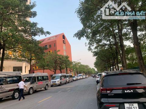 HIẾM BIỆT THỰ NHÀ VƯỜN VIỆT HƯNG 125M 5TẦNG-7MT.32.5TỶ Ô TÔ TRÁNH VIEW CÔNG VIÊN Ở SƯỚNG