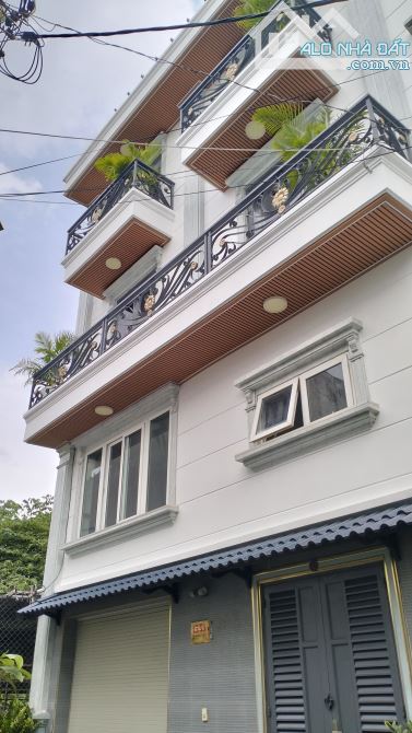 Bán nhà 4 tầng đẹp như villa – Ngang 10m Ngay ĐH GTVT – ô tô ngủ trong nhà - Q12