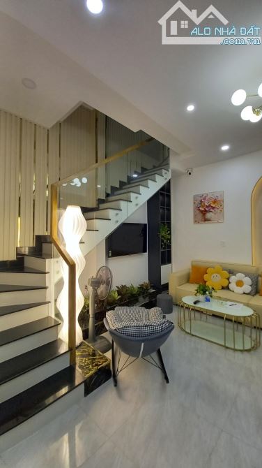 SIÊU HIẾM GÒ VẤP – NHÀ NGANG GẦN 10M – SÁT LÀNG HOA – GIÁ 4.35 TỶ