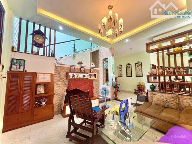Bán Biệt Thự gần công viên B5, Trường Bùi Thị Xuân, Tân Mai, Biên Hòa, 252m2, giá 11.5 tỷ.