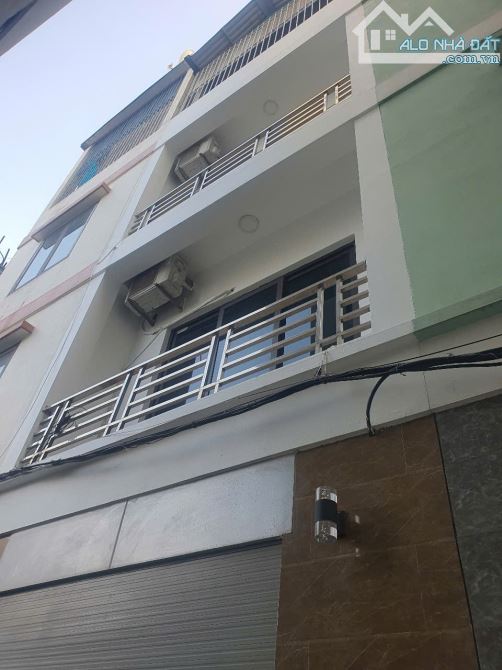 5 tỷ căn 4 tầng Phúc Lợi, dân xây chắc chắn