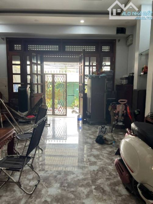 Bán gấp nhà đẹp ở ngay Phạm Thế Hiển, xe hơi ngủ nhà( khu Lê Bôi), 94m2, SHR, chỉ 7,9 tỷ.