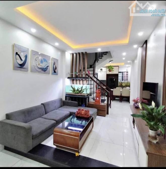 BÁN NHÀ PHỐ NGỌC LÂM – VỊ TRÍ ĐỈNH – GIÁ CỰC MỀM CHỈ 6.X TỶ   Diện tích: 46m² – 4 Phòng