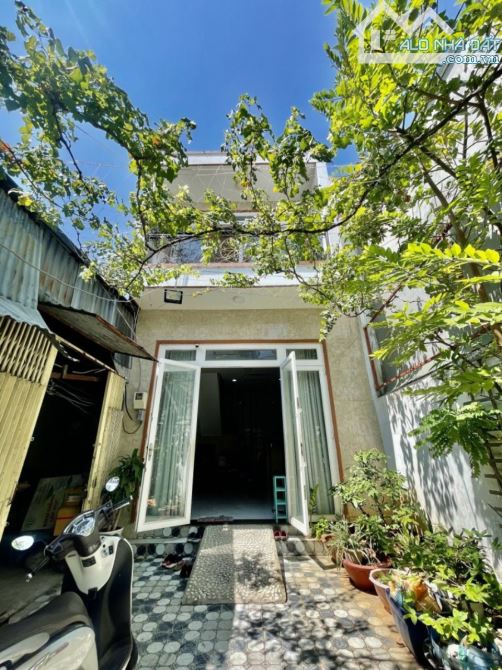 Bán nhà hẻm Phạm Thế Hiển, Q.8. DT 261m2 (16x19m), 2 tầng, 4PN, Sổ Đỏ. Giá 9 tỷ.