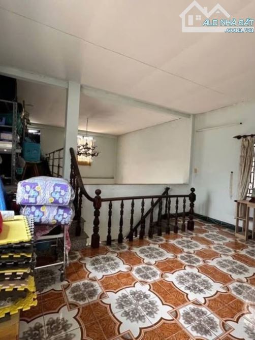 Bán nhà hẻm Lưu Hữu Phước, Q.8, P.15. DT 328m2, 2 tầng, 2PN. Sổ đỏ chính chủ. Giá 9.5 tỷ.