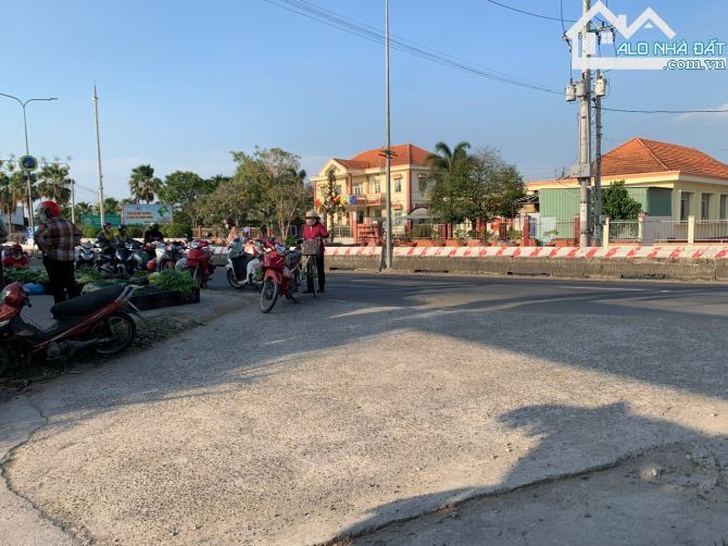 Đất NN 2.000m2, đường ĐT 830, ngay UBND xã Long Định, huyện Cần Đước, LA