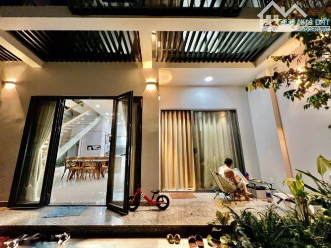 Bán nhà Sư Vạn Hạnh P12 Q10, 65m², ngang 4.1m, 6PN, 4WC, Ôtô, gần Vạn Hạnh Mall. 13.5 tỷ