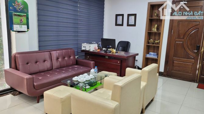Bán nhà Tây Nam Linh Đàm, 110m2 x 5 tầng, lô góc, ô tô tránh