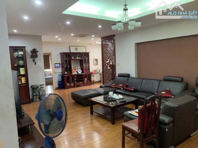 Chung cư E3A Vũ Phạm Hàm Cầu Giấy 180m 4PN 11 tỷ