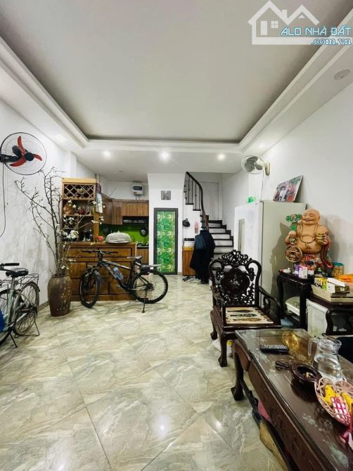 Bán nhà mặt ngõ 37 Bằng Liệt, SĐCC 32m2 x 5 tầng, ngõ ô tô