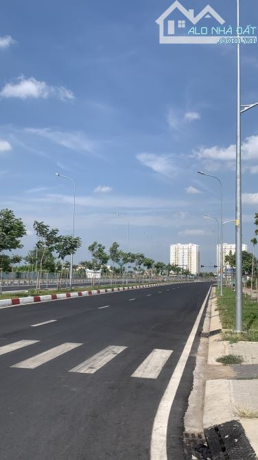 Bán căn góc 2 mặt tiền đường 30m, Dương Thị Giang ( 7x20m), giá chỉ 14.6 tỷ TL