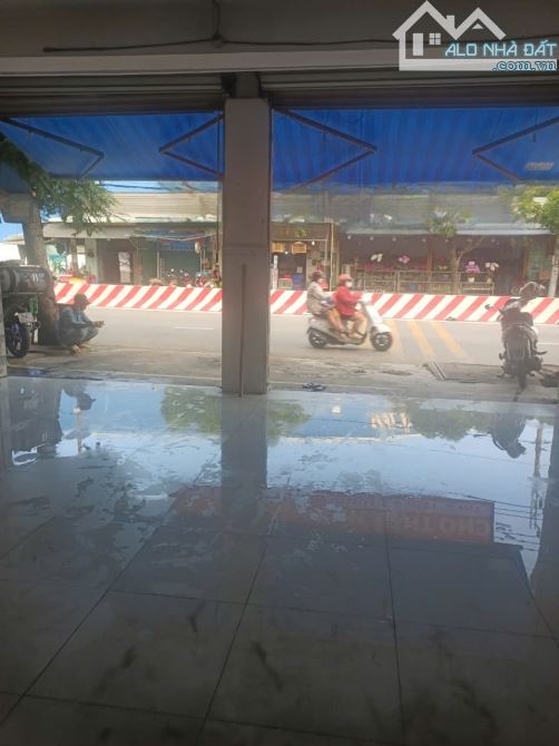 Nhà mặt tiền DT743C, kinh doanh đa ngành nghề. Gần UBND Bình Hoà