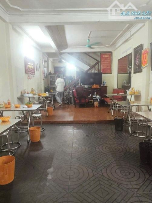 Bán nhà 4 tầng phố Vũ Hữu - Thanh Xuân ô tô vào nhà 108m2 nhà 4 tầng giá 24.5 tỷ