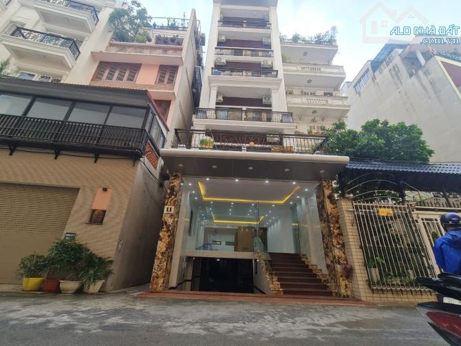 Bán nhà mặt ngõ ô tô tránh có vỉa hè phố Hoàng Cầu DT 70m, 7 tầng thang máy
