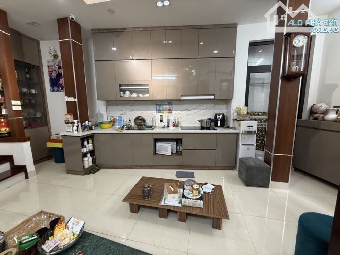💥Phố Vip Láng Hạ, Gần Rạp Quốc Gia, CV Thành Công, Tặng Nội Thất Tiền Tỷ, DT 35m2, 6 Tầng