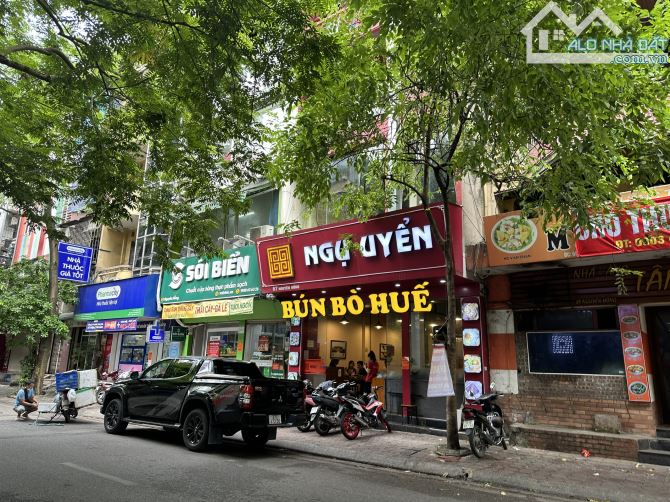 Siêu hiếm! Bán nhà mặt phố Nguyên Hồng Đống Đa - 50m2 MT 5.5m kinh doanh vỉa hè giá 28 tỷ
