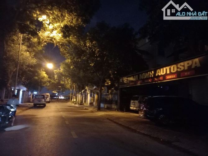 Đất phân lô KĐT Việt Hưng. Diện tích 345m2 MT 30m lô góc vỉa hè, kinh doanh tốt