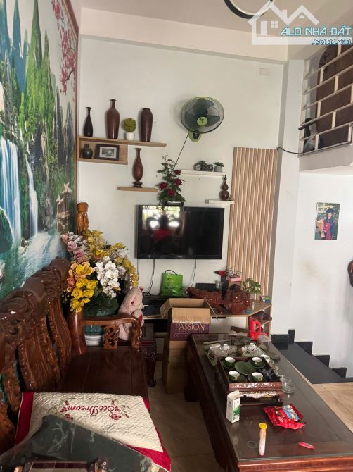 BÁN NHÀ 3 TẦNG BÙI CÔNG TRỪNG,HÒA XUÂN,CẨM LỆ KẸP VẠCH CÂY XANH