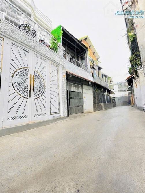 Nhà 3 tầng, Huỳnh Tấn Phát, TT Nhà Bè. DT 64m2, ngang 5m, HXH, full nội thất. Nhỉnh 6T