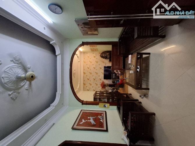 Bán đất tặng nhà, Xuân La, dt130m, Mt8m, gần ô tô, gần Hồ Tây.