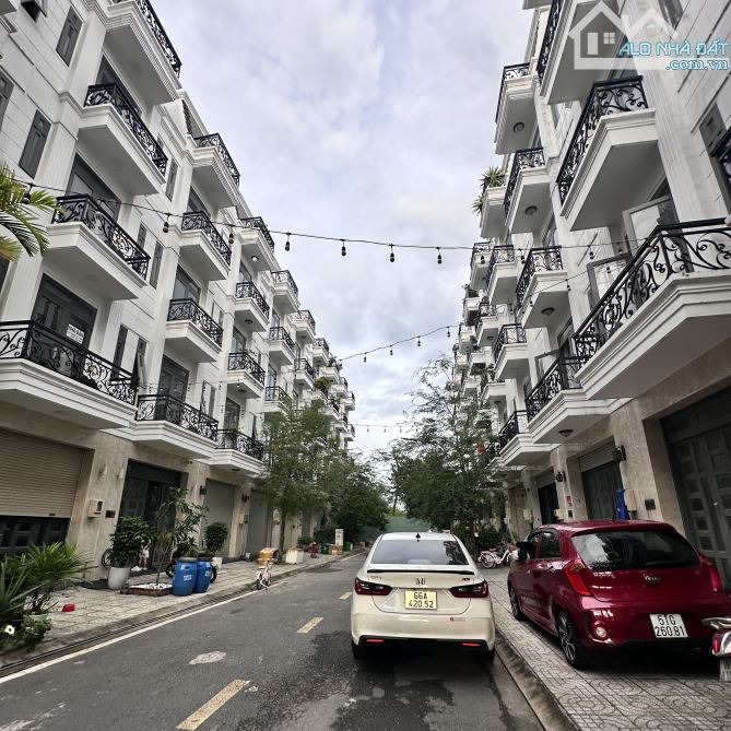 NGỘP BANK! CHDV 5 tầng Thang Máy, TL 44, p.THẠNH LỘC, Q12, dt.60m2, hẻm 8m💰5.55 tỷ