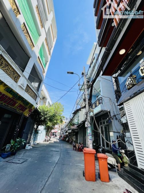 BÁN TÒA NHÀ CHDV MỚI ĐẸP 6 TẦNG NGANG KHỦNG 8M HẬU GIANG THU NHẬP 1,5 TỶ/NĂM 26 TỶ