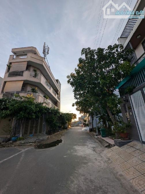 🏡Nhà Phố Cạnh Quận 7 - 100m2 - 3 Tầng - Xe Hơi Đậu Cửa - 6 Tỷ Hơn