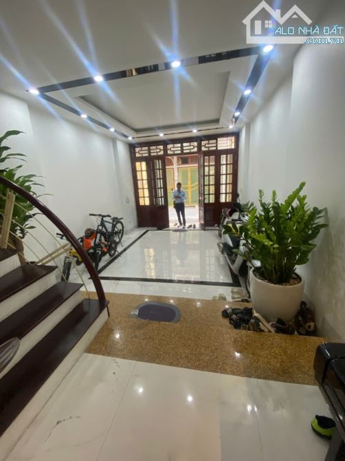 Bán nhà phân lô ô tô đỗ cửa, gara Tố Hữu, Thanh Xuân  DT: 55m2 x 4,5 tầng, MT: 4,1m