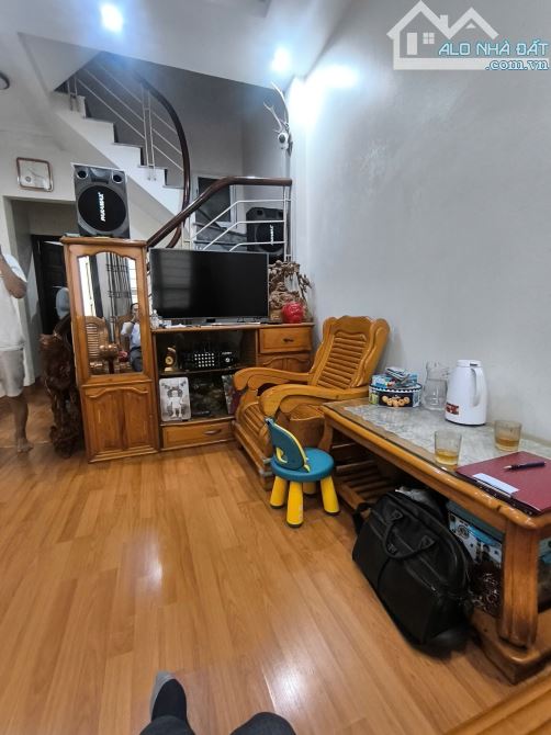 Bán nhà Kim Giang, Ngõ nông gần phố, 38m2, 5 tầng, 8,x tỷ