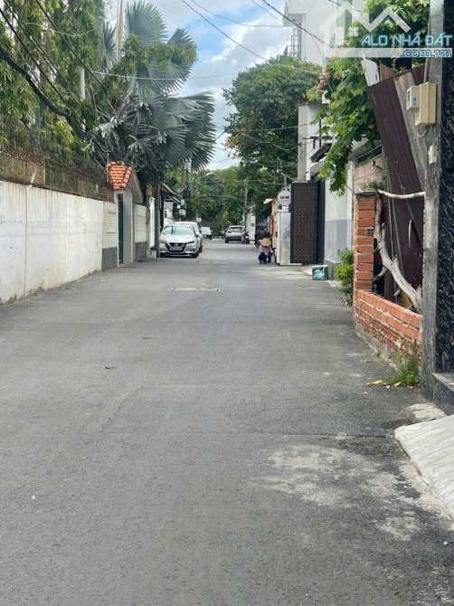 Đất Dương Quảng Hàm đường 8m thông dt 4x19 giá 8.3 tỷ