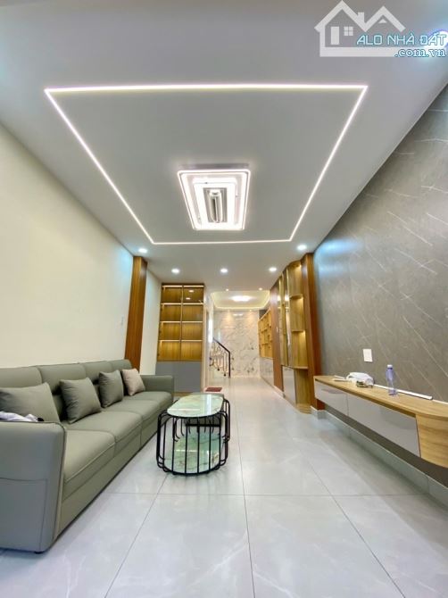 Bán nhà hẻm xe hơi đường Thạch Lam( 3.5x14 ) 3 tầng giá 6.4 tỷ TL