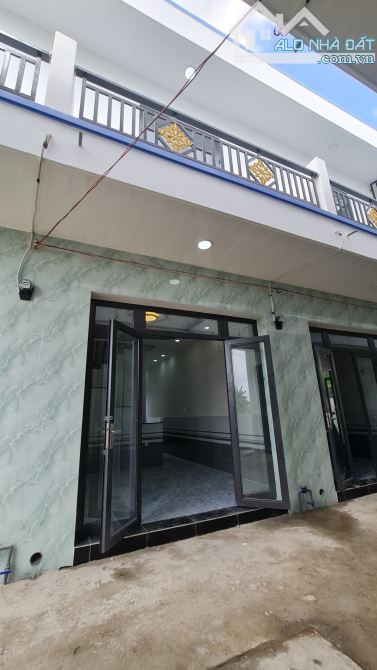 Bán Nhà xây mới 100%, chỉ 890tr có 2PN, sau bến xe Hưng Long