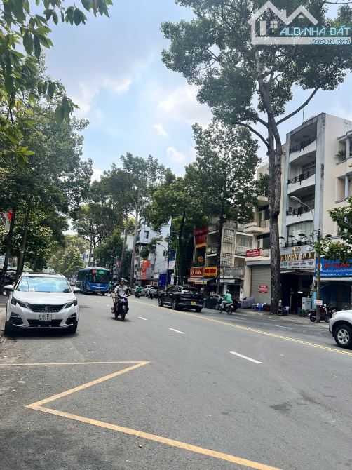 Bán nhà 2 mặt tiền đường Nguyễn Chí Thanh đối diện BV Chợ Rẫy quận 11. DT 4.2x20m 5 tầng