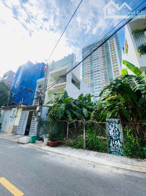 Đất MT đường cạnh The Vista An Phú DT 4,5x23. Giá 18,9 tỷ