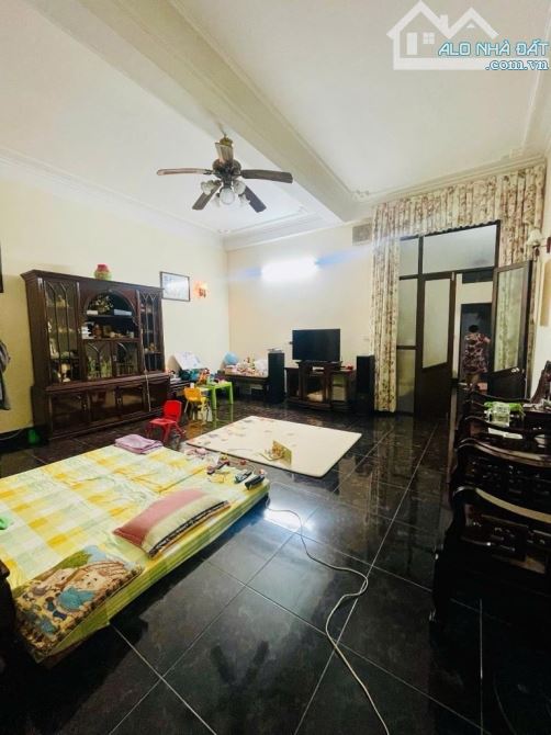 Bán nhà Phân lô Phạm Tuấn Tài, dt73m, mt6m, ô tô tránh, kinh doanh, văn phòng.
