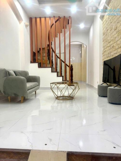 BÁN NHÀ LẠC LONG QUÂN - TÂY HỒ - GẦN NGÕ Ô TÔ - 42M2, 5 TẦNG, MT 3,6 - 8,5 TỶ
