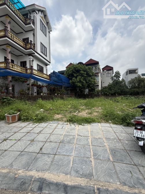 SIÊU PHẨM KINH DOANG, VỈA HÈ 75M2/12.6 TỶ MẶT ĐÊ VÀNG PHÚC LỢI , ĐƯỜNG 2 LÀN,TRỤC CHÍNH!
