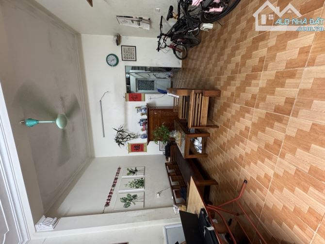 Bán nhà phố Mễ Trì 43m² - Ngõ nông - Ô tô gần - KD  - Ở ngay 6,8 tỷ.