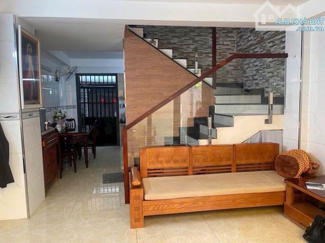 Nhỉnh 5 tỷ. Nhà bán Đinh Tiên Hoàng, p3, Bình Thạnh 47m2, 4,2m x 14m.