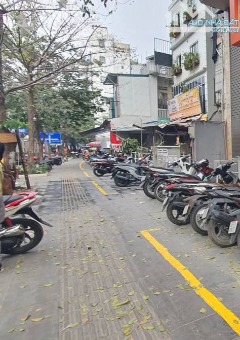 NHÀ PHỐ NGUYỄN VIẾT XUÂN - Q. HÀ ĐÔNG - KINH DOANH SẦM UẤT - Ô TÔ TRÁNH - VỈA HÈ RỘNG .