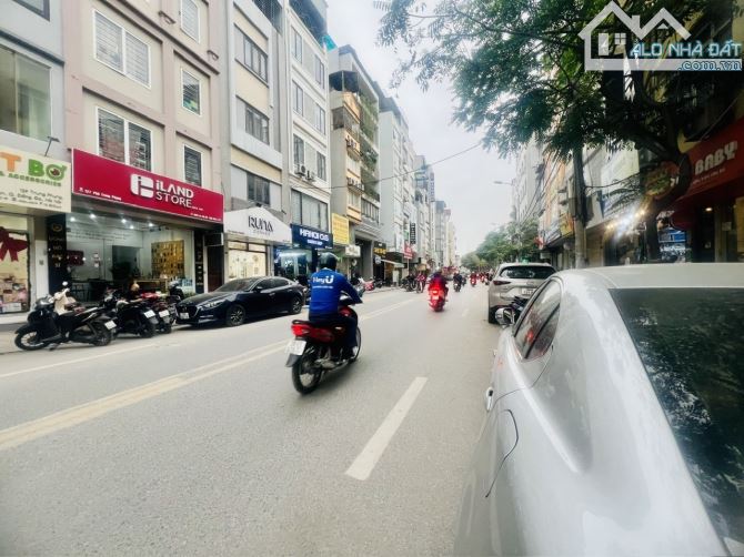 Hạ chào 15 tỷ, nhà mặt phố Trung Phụng hàng xóm Xã Đàn, Dt 100m2, 8t, mt 7m.