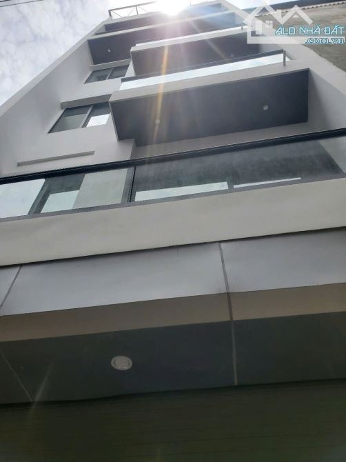 Bán nhà Hoa Lâm,Việt Hưng 6 tầng,42m,mt4.7m gần oto nhỉnh 8 tỷ