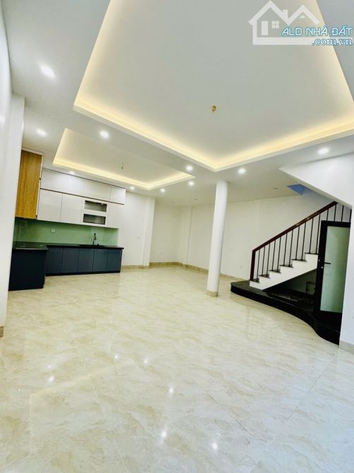 BÁN NHÀ NGUYỄN VĂN LINH – 50M² – 5 TẦNG – 8.6 TỶ – Ô TÔ VÀO NHÀ
