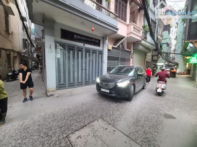HOÀNG CẦU ĐỐNG ĐA 17TỶ 55M 4T MT 5M PHÂN LÔ 1M RA ÔTÔ TRÁNH NHÀ 2 THOÁNG TRƯỚC SAU